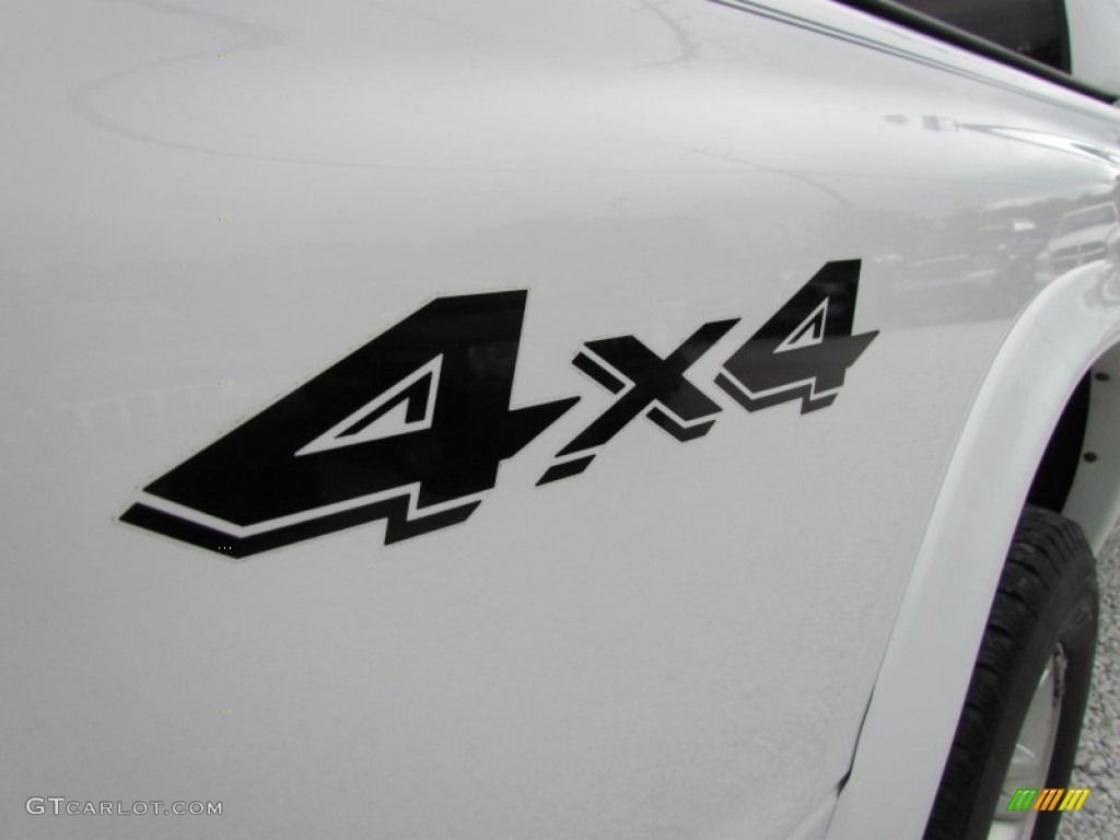 2004 Dakota SLT Quad Cab 4x4 - Bright White / Taupe photo #15