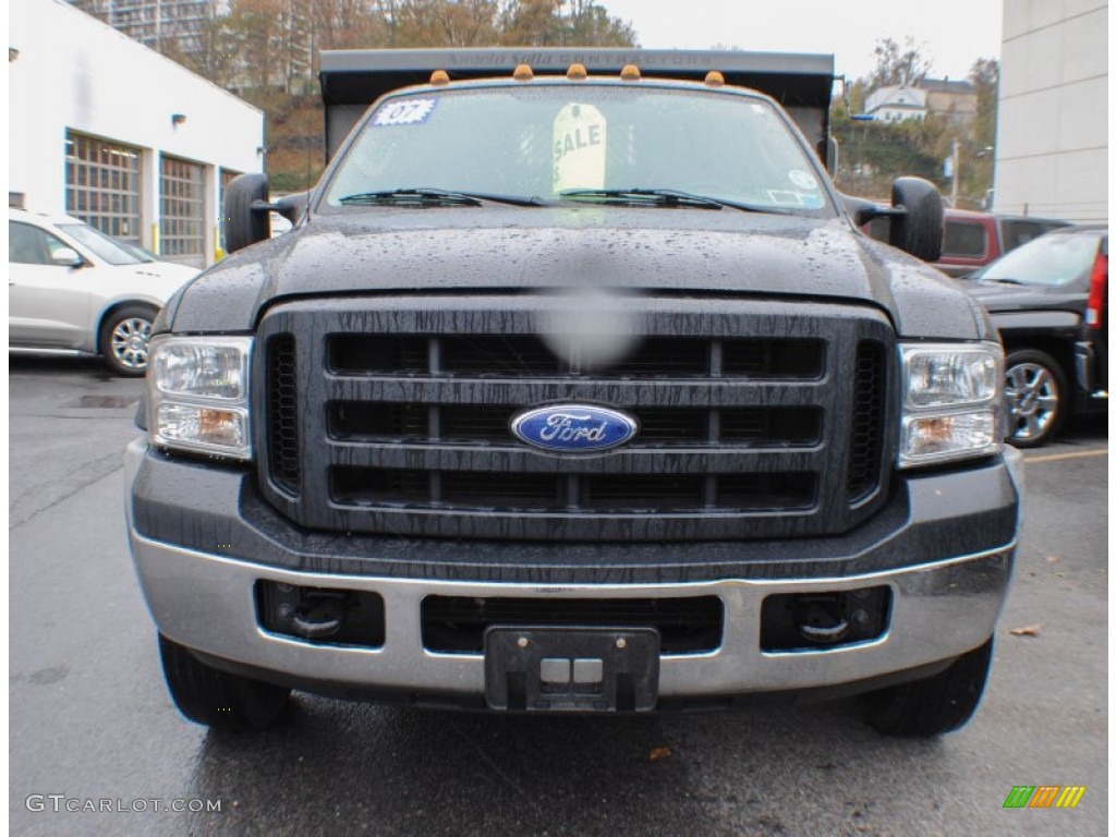2007 F550 Super Duty XL Regular Cab 4x4 Dump Truck - Black / Medium Flint photo #2