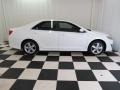 Super White - Camry SE Photo No. 26