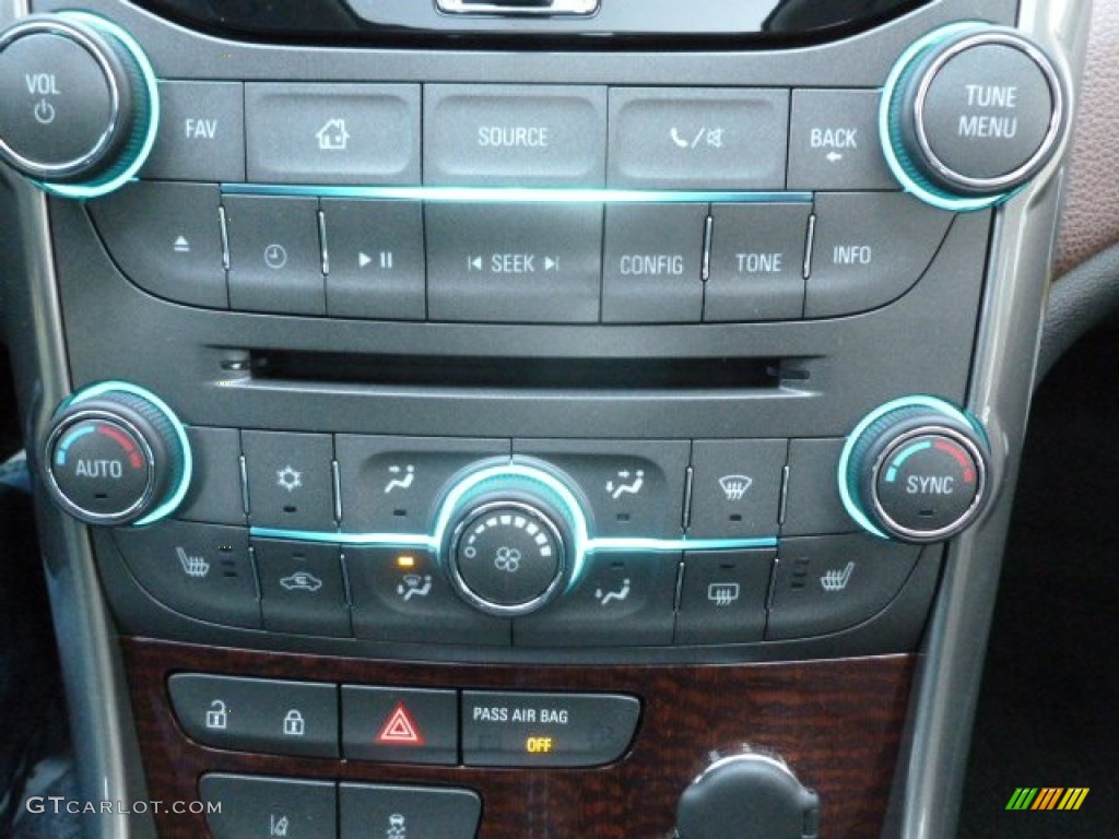 2013 Chevrolet Malibu LTZ Controls Photo #73258083