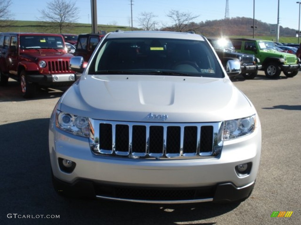 2013 Grand Cherokee Overland 4x4 - Bright Silver Metallic / Black photo #3