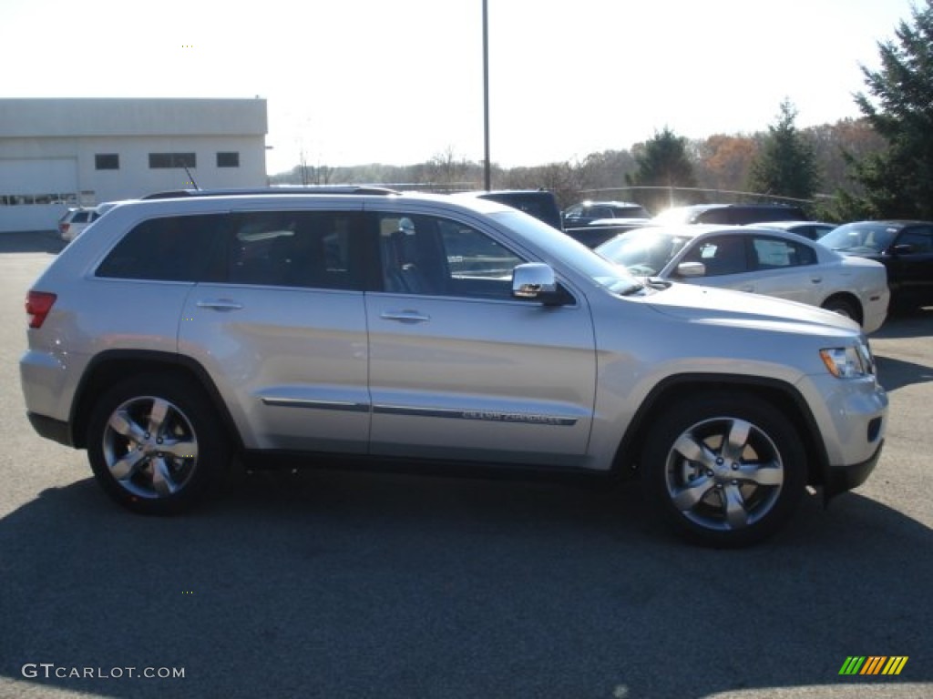 2013 Grand Cherokee Overland 4x4 - Bright Silver Metallic / Black photo #5