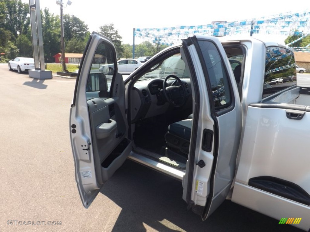 2005 F150 STX Regular Cab Flareside - Silver Metallic / Medium Flint Grey photo #13