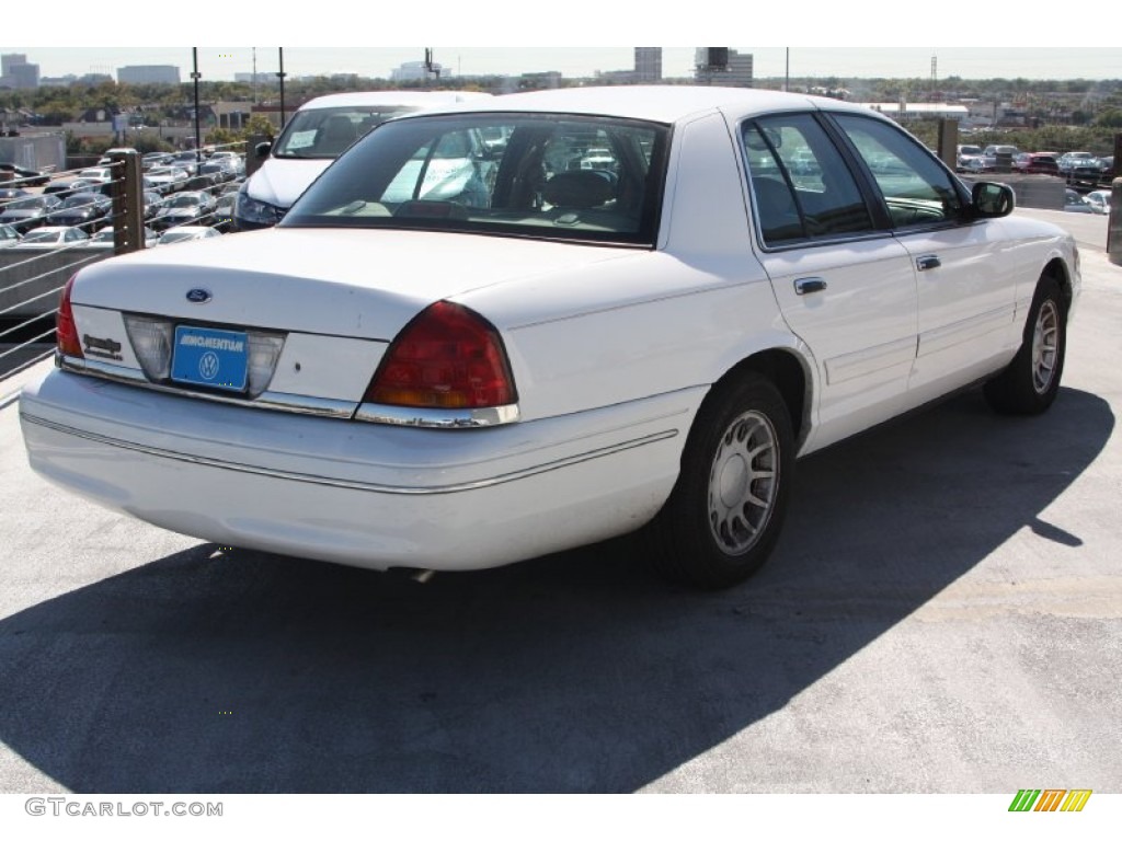 2002 Crown Victoria LX - Vibrant White / Medium Parchment photo #5