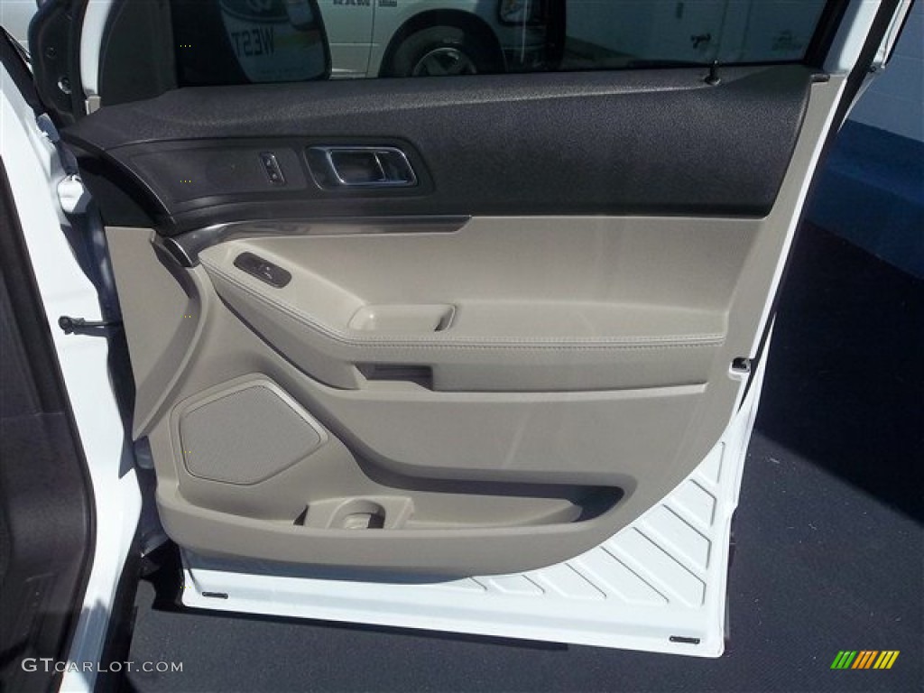 2013 Explorer FWD - Oxford White / Medium Light Stone photo #33