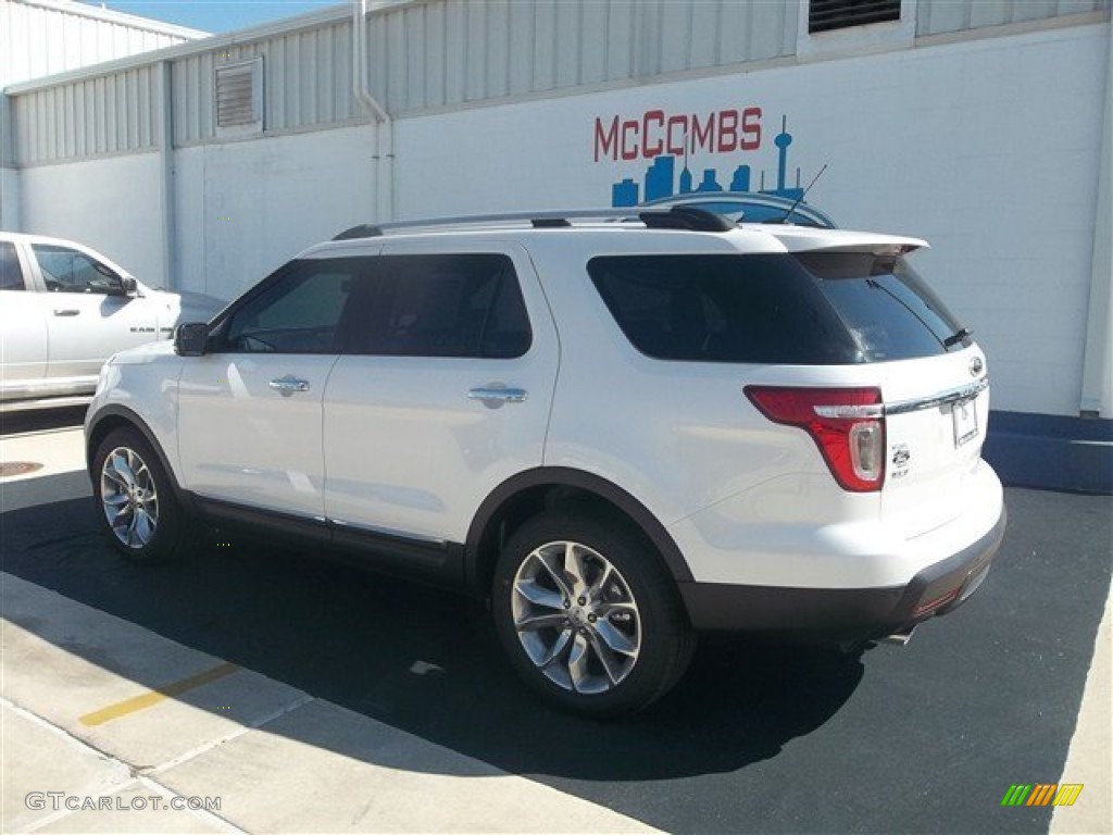 2013 Explorer XLT - White Platinum Tri-Coat / Medium Light Stone photo #3