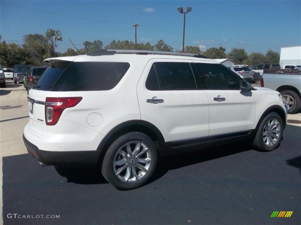 2013 Explorer XLT - White Platinum Tri-Coat / Medium Light Stone photo #10