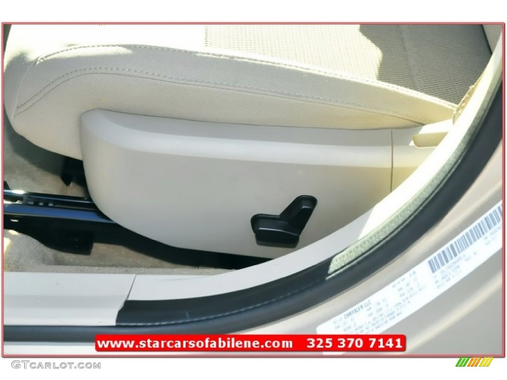 2009 Avenger SXT - Light Sandstone Metallic / Dark Khaki/Light Graystone photo #13