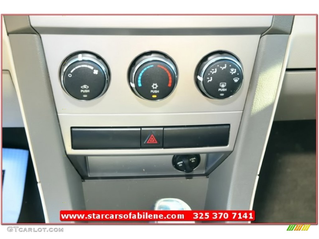 2009 Avenger SXT - Light Sandstone Metallic / Dark Khaki/Light Graystone photo #26