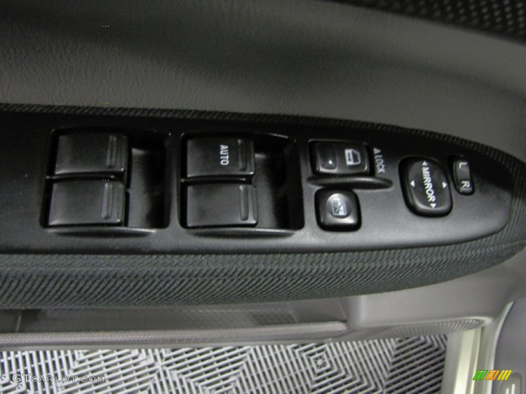 2005 Subaru Forester 2.5 XT Controls Photo #73267599