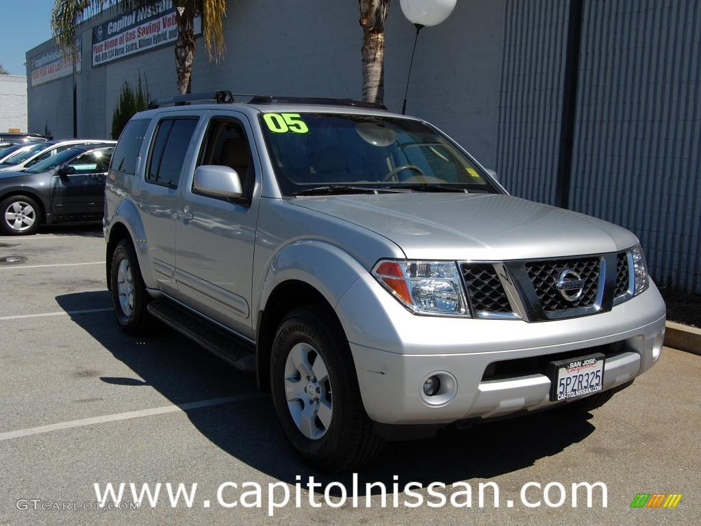 2005 Pathfinder SE 4x4 - Silver Lightning Metallic / Desert photo #1