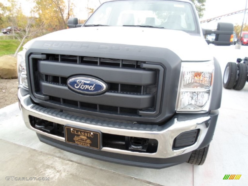 2012 F550 Super Duty XL Regular Cab 4x4 Chassis - Oxford White / Steel photo #2