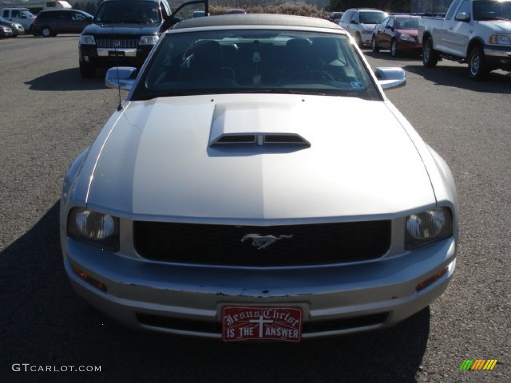 2006 Mustang V6 Premium Convertible - Satin Silver Metallic / Dark Charcoal photo #2
