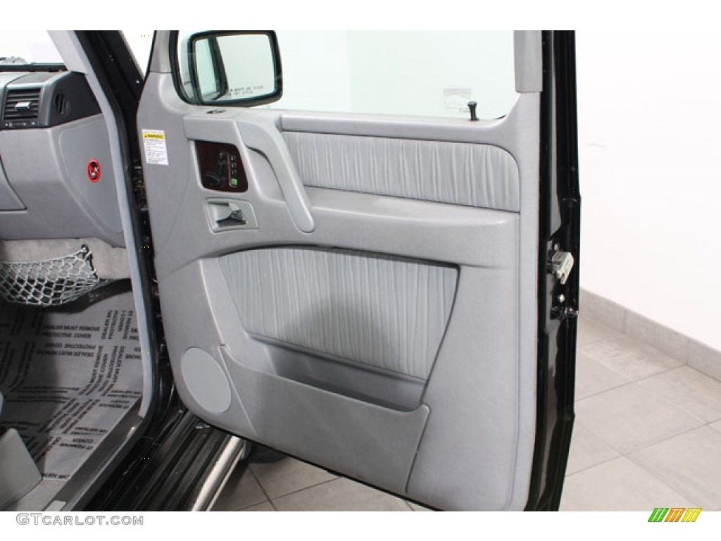 2004 Mercedes-Benz G 500 Grey Door Panel Photo #73281502