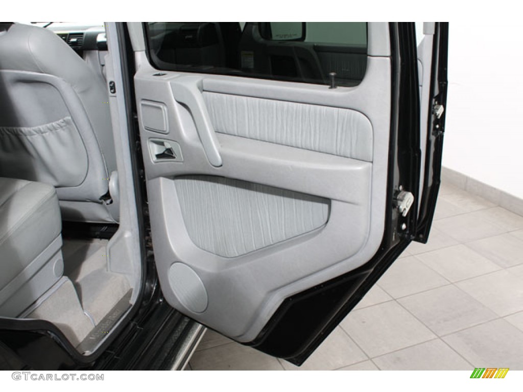 2004 Mercedes-Benz G 500 Grey Door Panel Photo #73281516