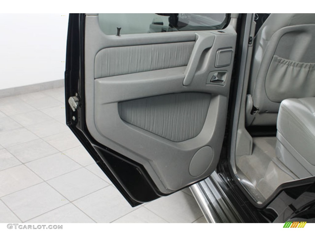 2004 Mercedes-Benz G 500 Grey Door Panel Photo #73281528