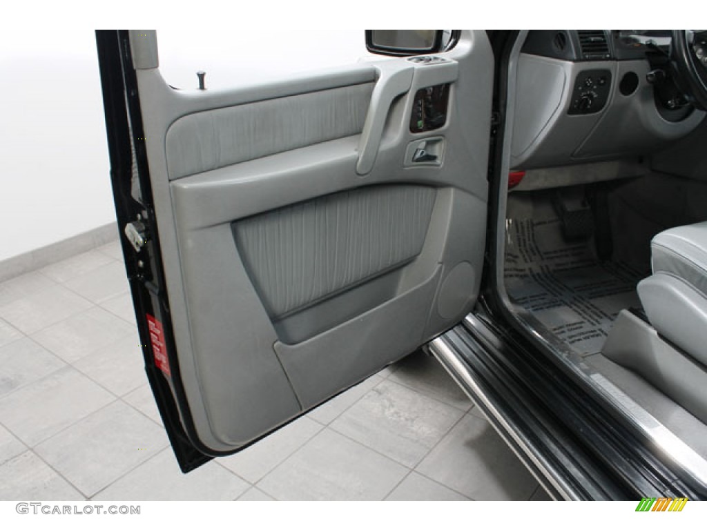2004 Mercedes-Benz G 500 Door Panel Photos