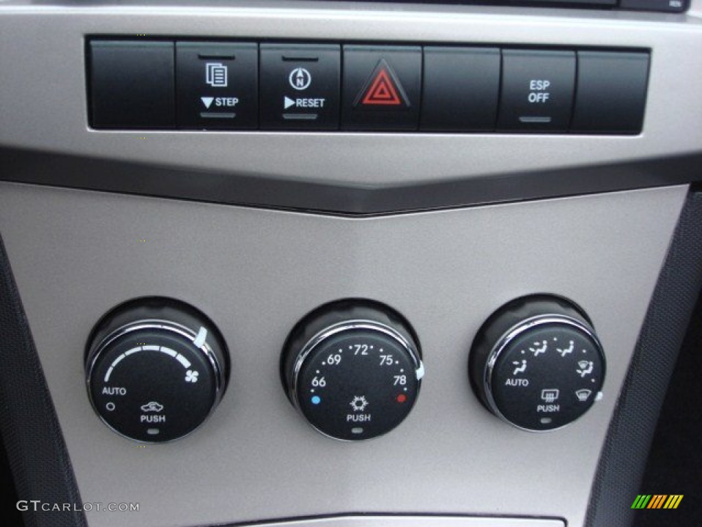 2010 Chrysler Sebring Touring Convertible Controls Photo #73282653