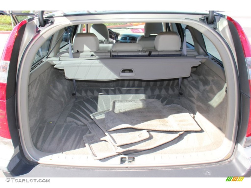 2001 Volvo V70 2.4 Trunk Photos