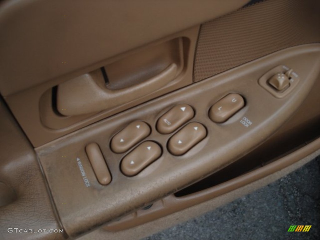 1995 Ford Crown Victoria Standard Crown Victoria Model Controls Photo #73299774