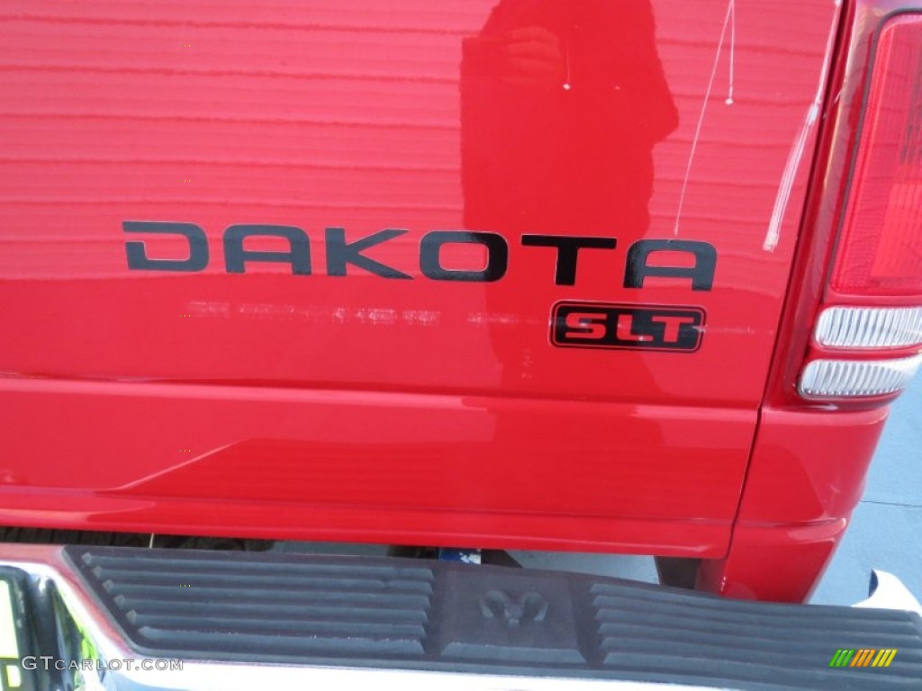 2004 Dakota SLT Quad Cab - Flame Red / Dark Slate Gray photo #17