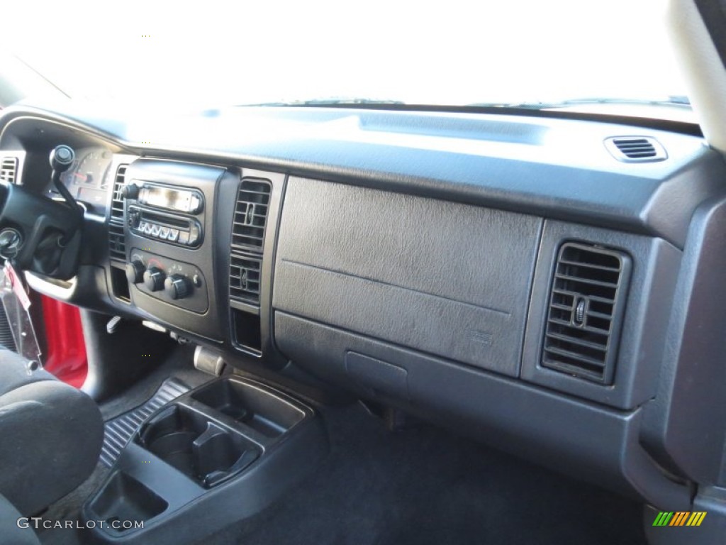 2004 Dakota SLT Quad Cab - Flame Red / Dark Slate Gray photo #22