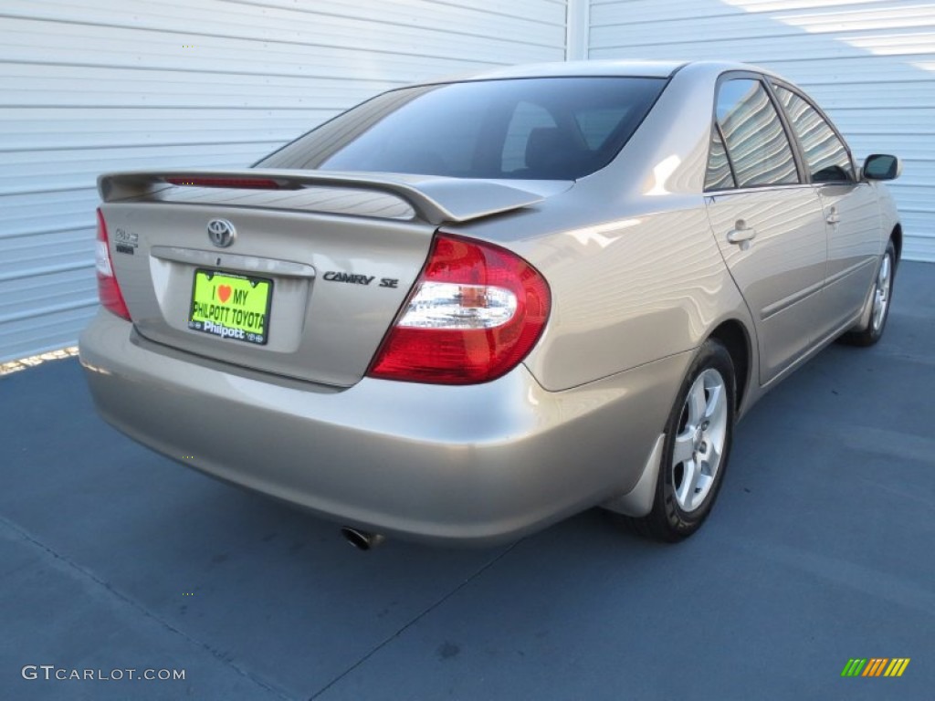 2002 Camry SE - Desert Sand Mica / Taupe photo #3