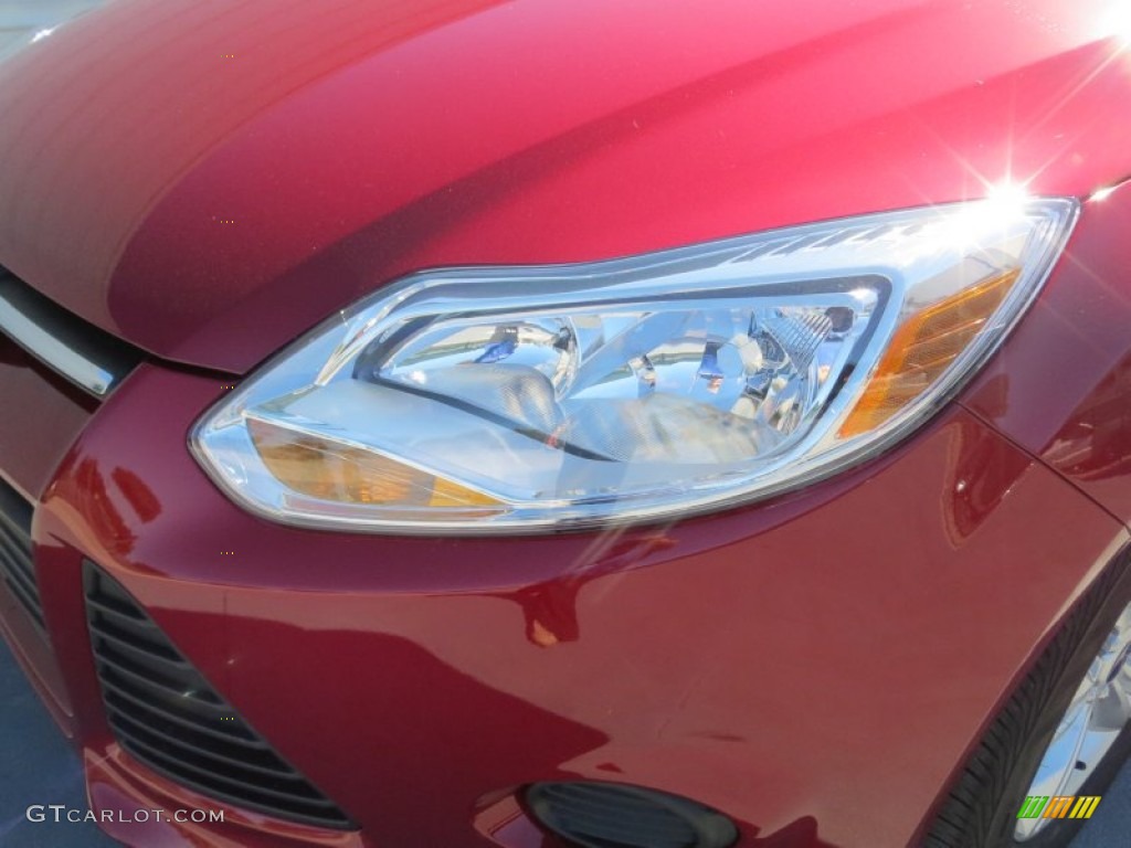 2013 Focus SE Hatchback - Ruby Red / Medium Light Stone photo #8