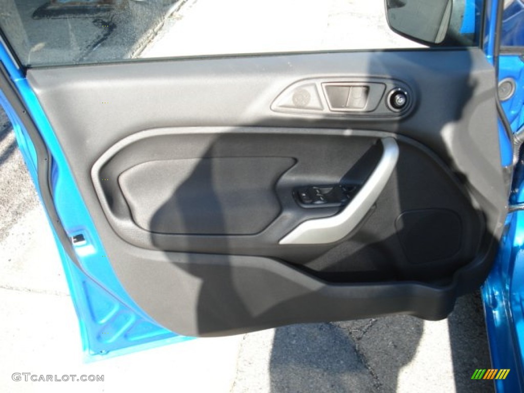 2013 Fiesta SE Sedan - Blue Candy / Charcoal Black photo #12