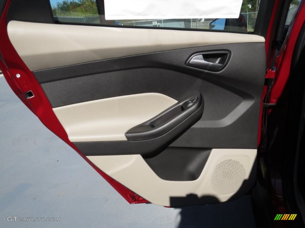 2013 Focus SE Hatchback - Ruby Red / Medium Light Stone photo #17