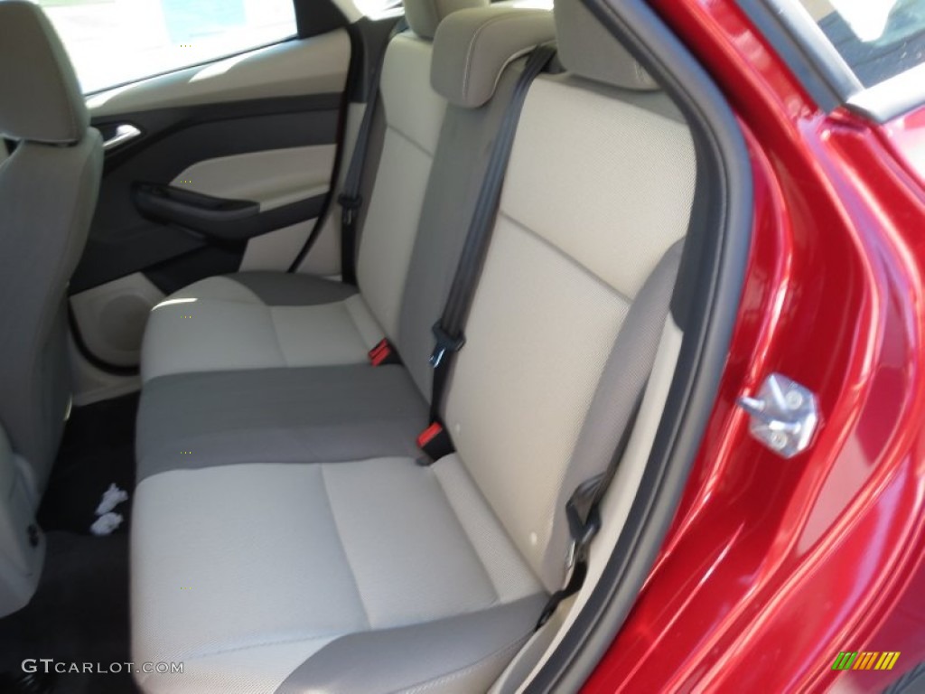 2013 Focus SE Hatchback - Ruby Red / Medium Light Stone photo #18
