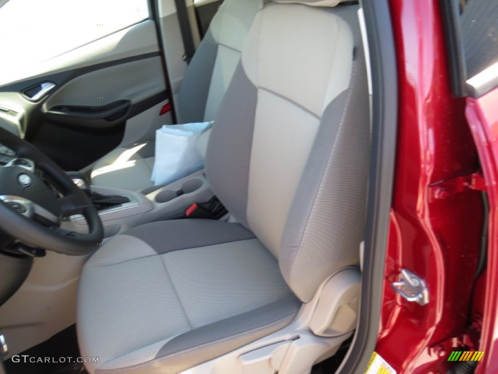 2013 Focus SE Hatchback - Ruby Red / Medium Light Stone photo #20