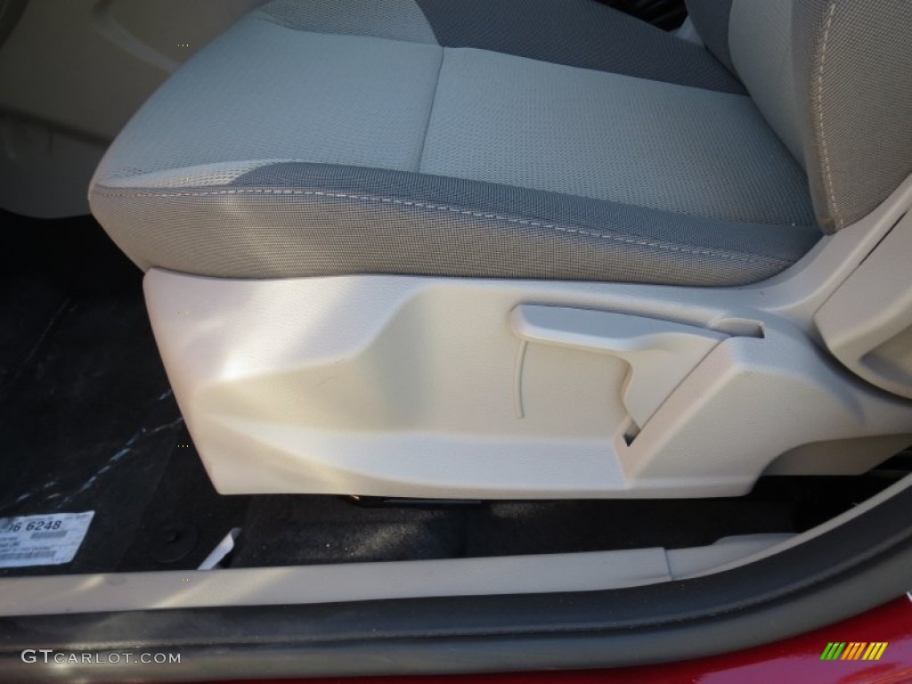 2013 Focus SE Hatchback - Ruby Red / Medium Light Stone photo #21