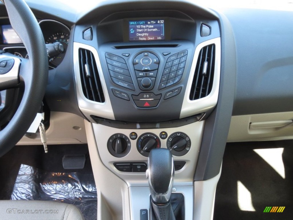 2013 Focus SE Hatchback - Ruby Red / Medium Light Stone photo #23