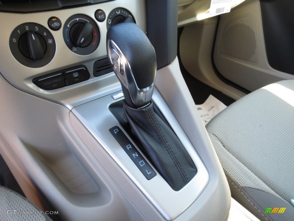 2013 Focus SE Hatchback - Ruby Red / Medium Light Stone photo #26