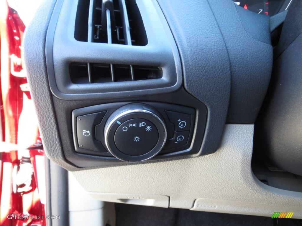 2013 Focus SE Hatchback - Ruby Red / Medium Light Stone photo #29