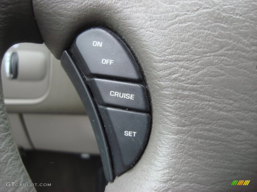 2006 Chrysler Town & Country Standard Town & Country Model Controls Photo #73312317