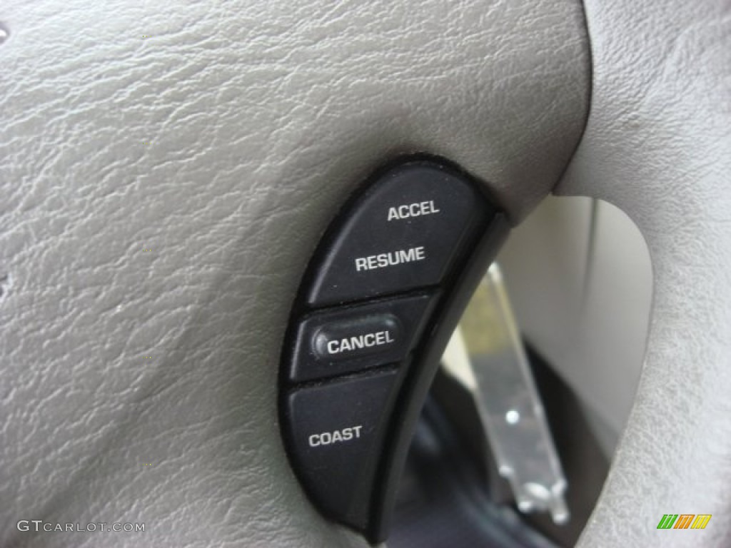 2006 Chrysler Town & Country Standard Town & Country Model Controls Photo #73312338