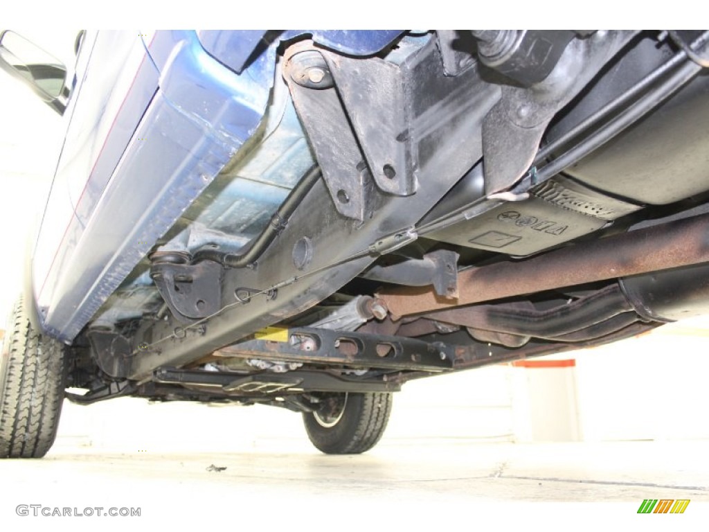 2004 GMC Sierra 2500HD SLE Extended Cab 4x4 Undercarriage Photo #73315082