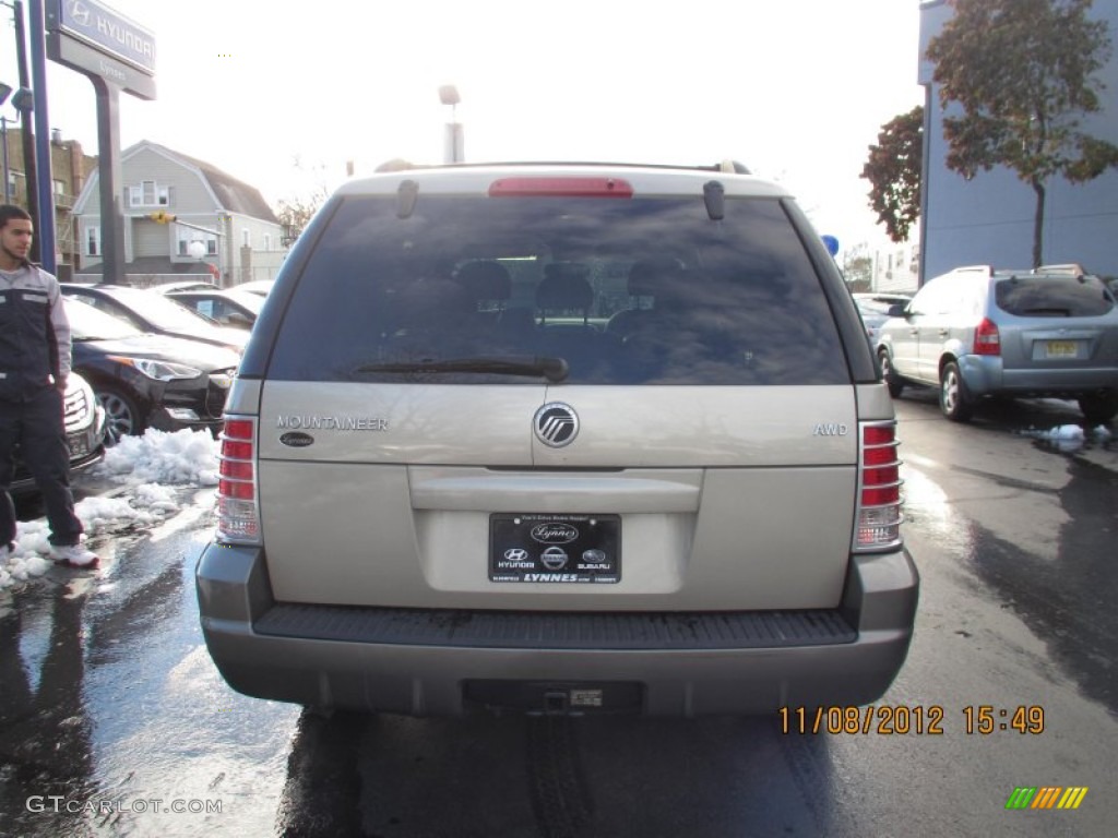 2004 Mountaineer AWD - Pueblo Gold Metallic / Medium Dark Parchment photo #4