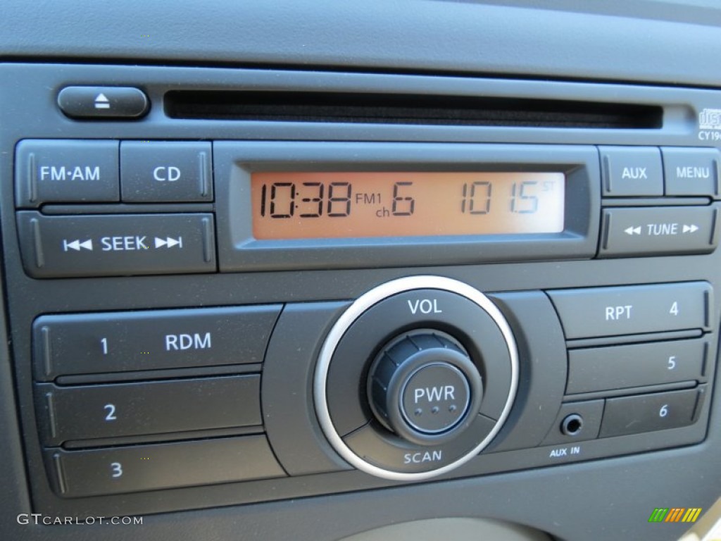 2013 Nissan Versa 1.6 SV Sedan Audio System Photo #73325922
