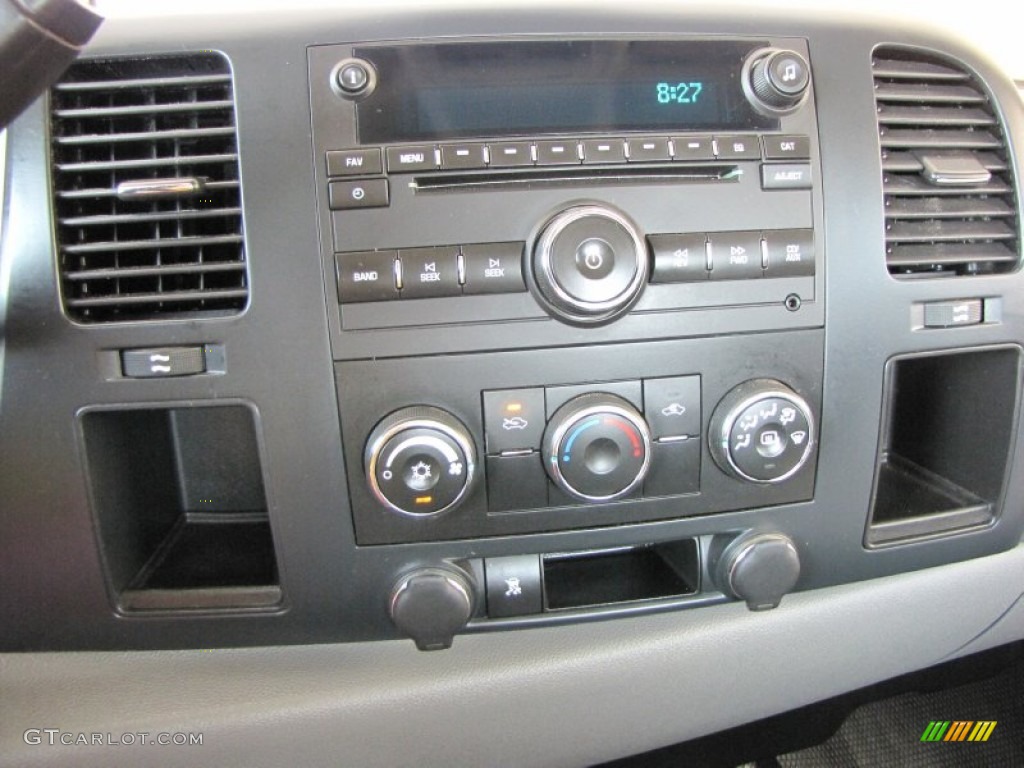 2009 Chevrolet Silverado 2500HD LS Crew Cab 4x4 Controls Photo #73327881
