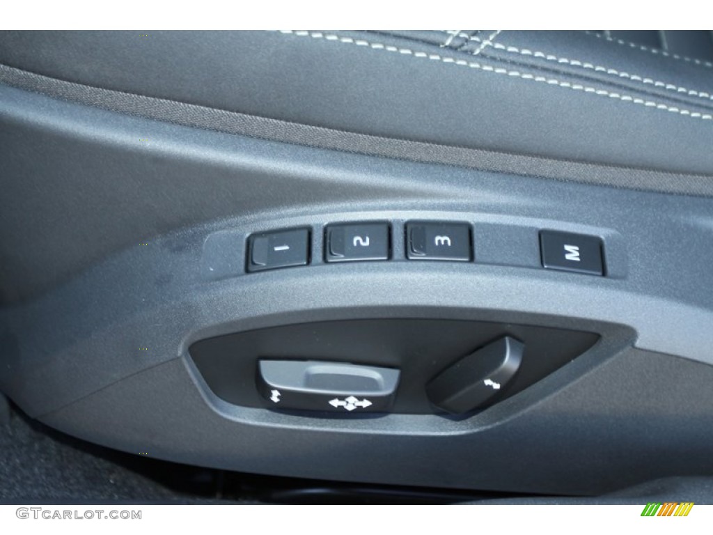 2013 Volvo C30 T5 R-Design Controls Photo #73331547