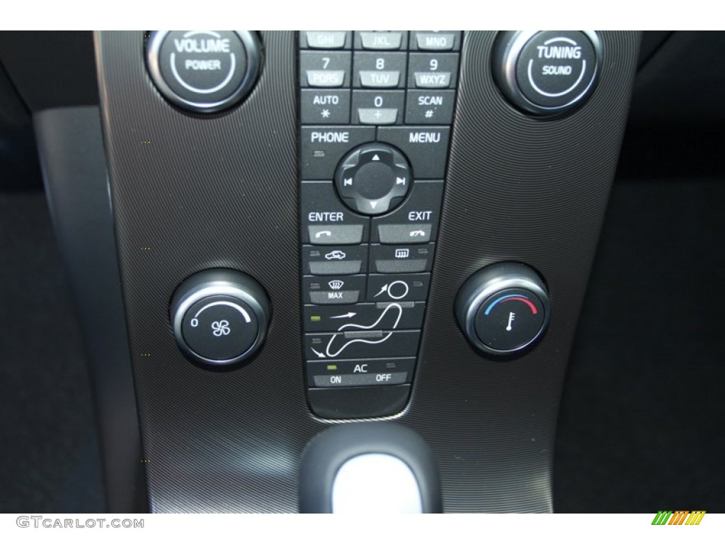 2013 Volvo C30 T5 R-Design Controls Photo #73331592