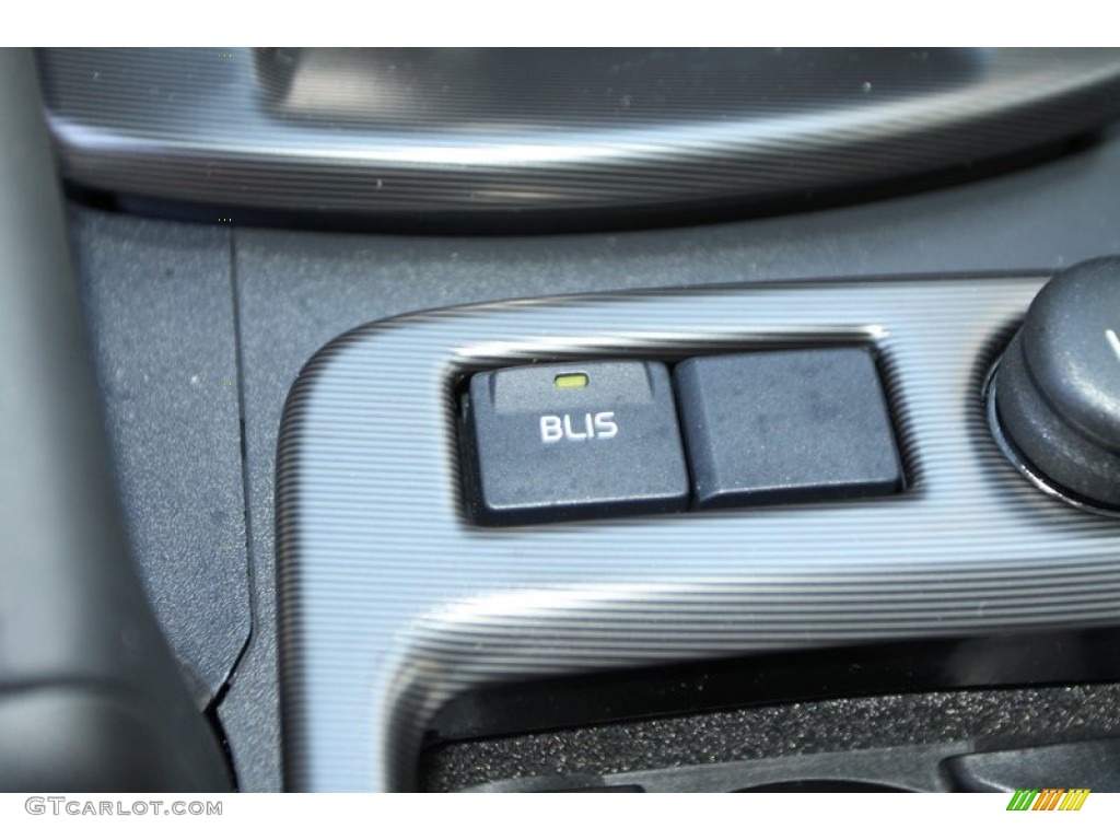 2013 Volvo C30 T5 R-Design Controls Photo #73331636