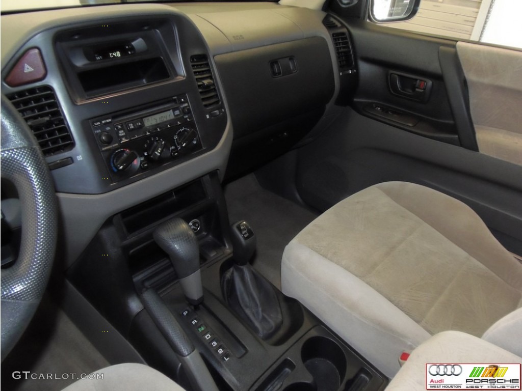 2002 Montero XLS 4x4 - Sudan Beige Metallic / Tan photo #8