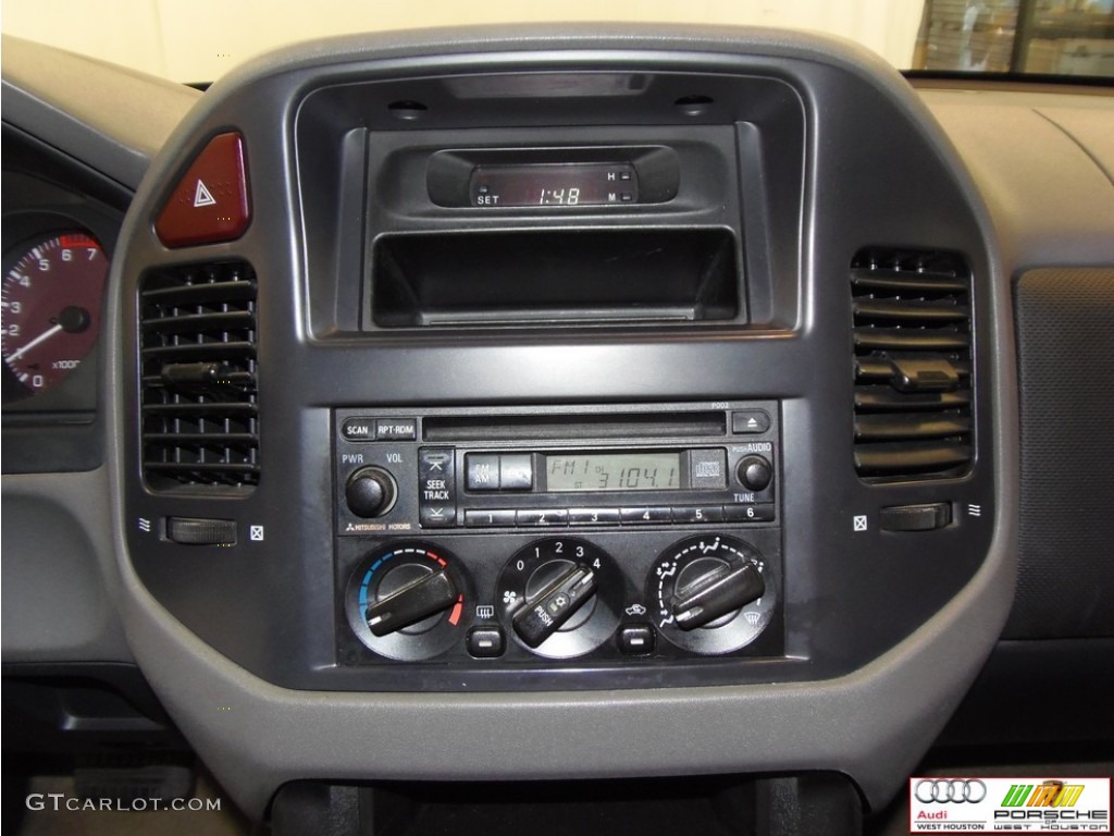 2002 Montero XLS 4x4 - Sudan Beige Metallic / Tan photo #10