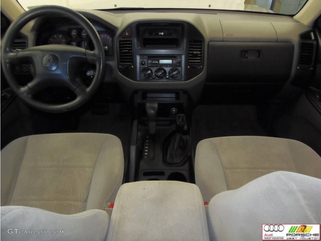 2002 Montero XLS 4x4 - Sudan Beige Metallic / Tan photo #13