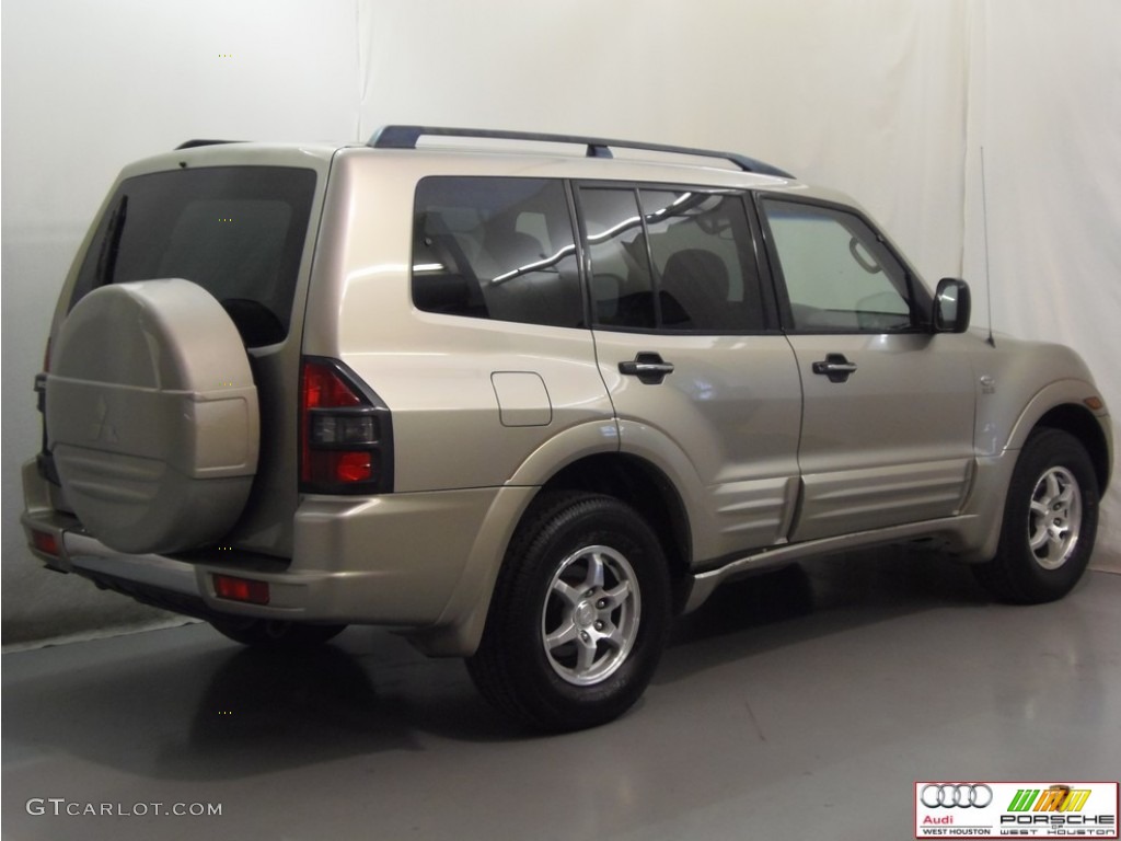 2002 Montero XLS 4x4 - Sudan Beige Metallic / Tan photo #20
