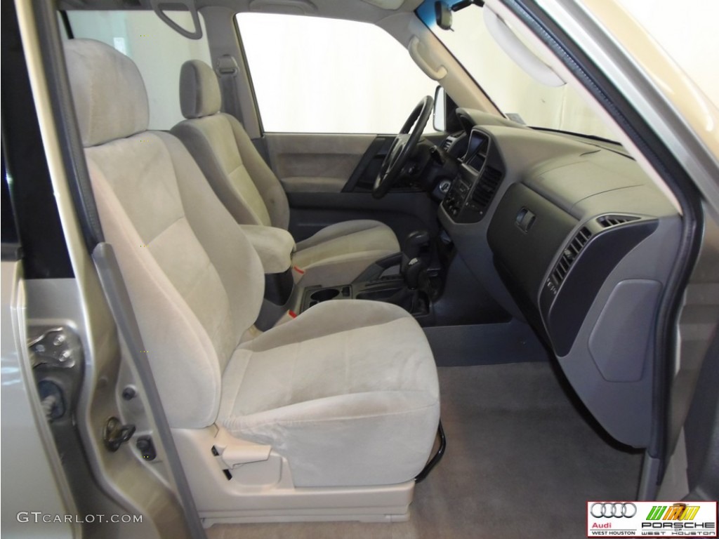 2002 Montero XLS 4x4 - Sudan Beige Metallic / Tan photo #22